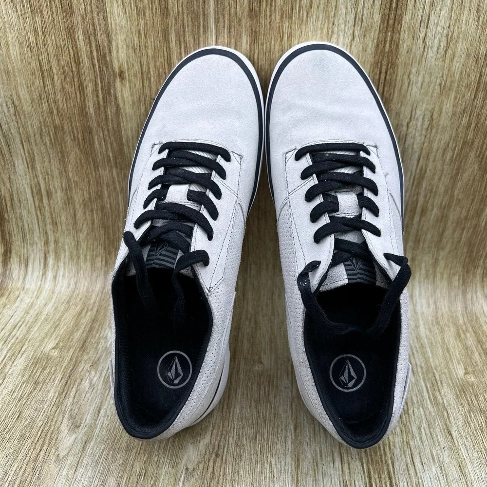 Volcom Steelo Skate Shoes Men's Size 10 Light Grey Suede Low Top V4011550 BNE